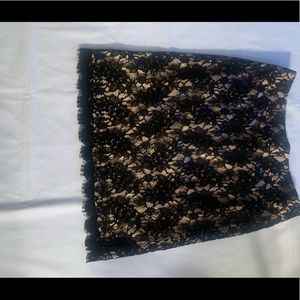 Banana Republic Women's Black Lace Mid-Pencil Skirt Sz12P. Beautiful Rose Lining